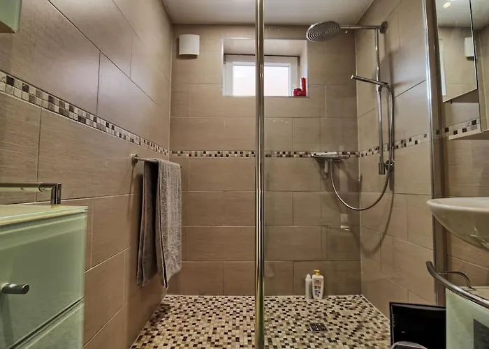 Aux Grains De Raisin - 6 Personnes - Cour Privee Holiday home *